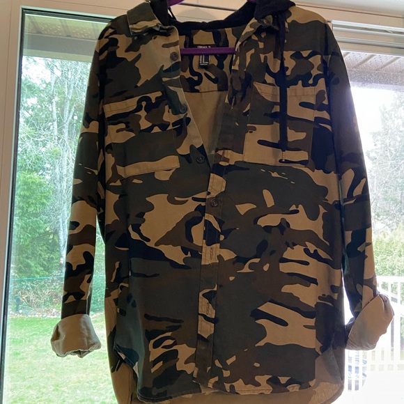 Army print button up shirt jacket with black hood - Picture 1 of 1